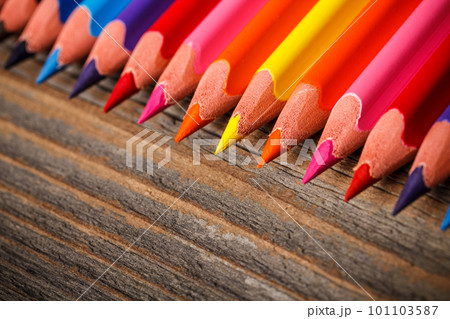 Colored pencils 101103587