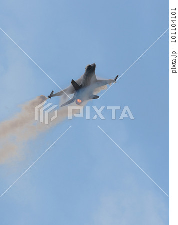 ベルギー空軍F-16ディスプレイチーム上昇 101104101