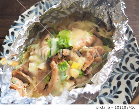 豚肉とキャベツのホイル焼き 101105416