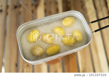 メスティンで浸水中の栗ご飯 メスティンで浸水中の栗ご飯 101107320