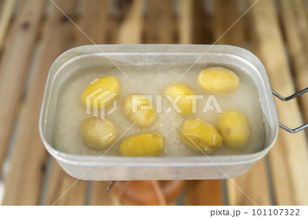 メスティンで浸水中の栗ご飯 メスティンで浸水中の栗ご飯 101107322
