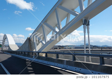 太田川放水路最下流に架かる太田川大橋(広島県広島市) 太田川放水路最下流に架かる太田川大橋(広島県広島市) 101107975