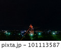 ライトアップされた竪坑櫓 101113587