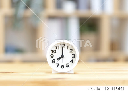 時計　時間　8時　20時　8：00　20：00 101113661