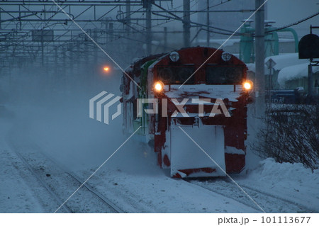 石北本線を行くラッセル車両 石北本線を行くラッセル車両 101113677