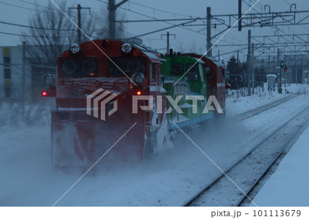 石北本線を行くラッセル車両 101113679