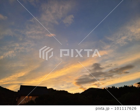 田舎の自然と夕焼け空 田舎の自然と夕焼け空 101117626