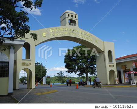 グアテマラ共和国　フローレス島　エントランスゲート 101119628