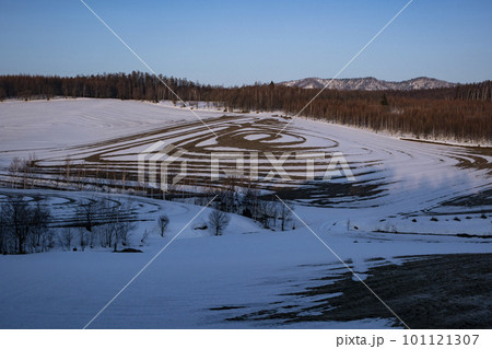 残雪の田園 残雪の田園 101121307
