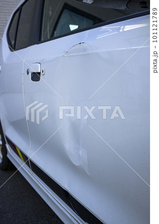ドアをぶつけた車 ドアをぶつけた車 101121789