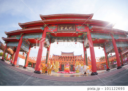 タイ王国サムットプラカン県内にある寺院「ワットタンマカタンユー」 101122693