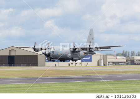 ベルギー空軍C-130Hハーキュリーズ離陸 101126303