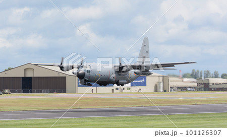 ベルギー空軍C-130Hハーキュリーズ離陸 ベルギー空軍C-130Hハーキュリーズ離陸 101126307