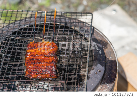 【中津川河川敷で熾火を使って鰻の蒲焼きを焼く】 101127973