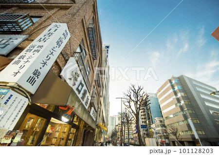 神保町の風景 101128203
