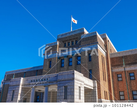 快晴の上野恩賜公園 国立科学博物館 本館 101128442