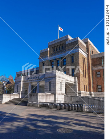 快晴の上野恩賜公園 国立科学博物館 本館 快晴の上野恩賜公園 国立科学博物館 本館 101128444
