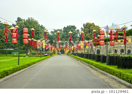 ベトナムの首都ハノイにあるタンロン城跡の美しい風景 ベトナムの首都ハノイにあるタンロン城跡の美しい風景 101129461
