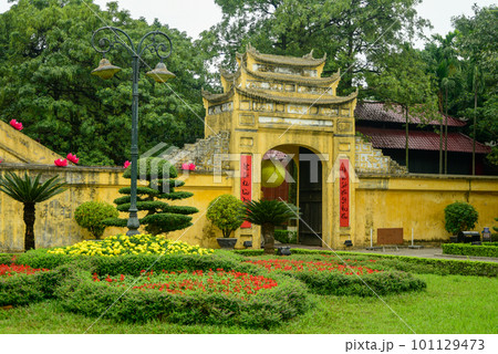 ベトナムの首都ハノイにあるタンロン城跡の美しい風景 101129473