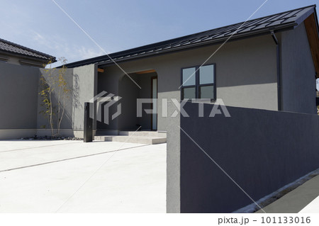 門壁のある平屋建ての新築住宅 101133016