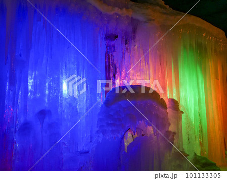 氷柱のライトアップが幻想的な秋神温泉 101133305