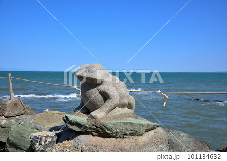 《三重県》伊勢市二見浦 カエルの置物 《三重県》伊勢市二見浦 カエルの置物 101134632