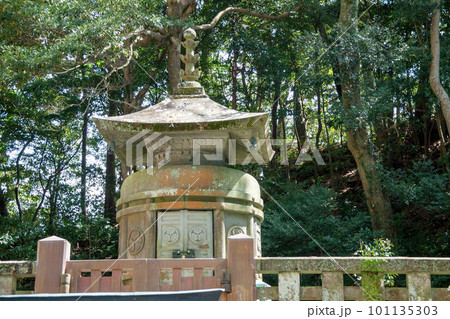 徳川家康の廟所宝塔 101135303