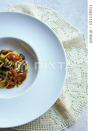 イタリア料理　プッタネスカ　娼婦風パスタ 101138011