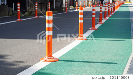 安全のために設置された車線分離標 101140003