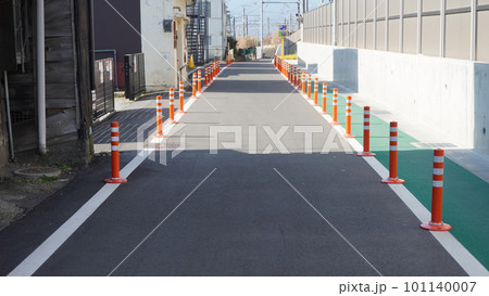 安全のために設置された車線分離標 101140007