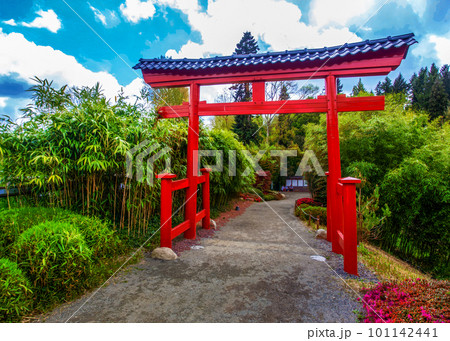 Red gate - entrance to japanese garden in Maulivrier 101142441