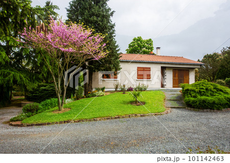 Private typical house in Pays de la Loire with awe garden with cherry blossom! Private typical house in Pays de la Loire with awe garden with cherry blossom! 101142463