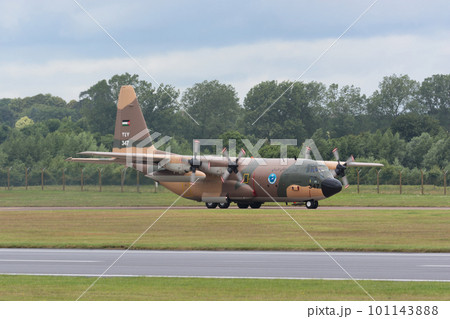 ヨルダン空軍C-130Hタキシング 101143888