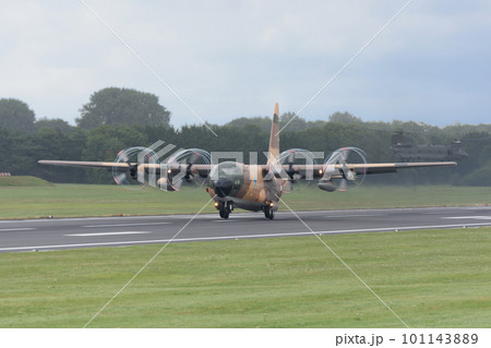 ヨルダン空軍C-130Hハーキュリーズ離陸 101143889