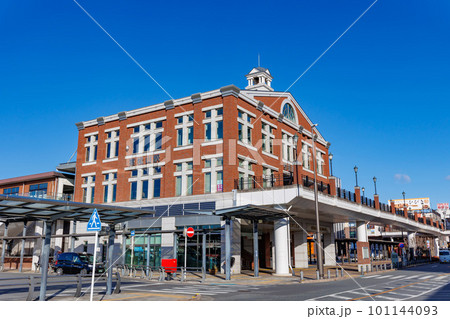 埼玉県　東松山市　東武東上線　東松山駅の駅舎 101144093