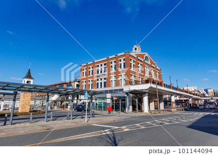 埼玉県　東松山市　東武東上線　東松山駅の駅舎 101144094