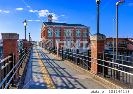 埼玉県　東松山市　東武東上線　東松山駅の駅舎 101144113