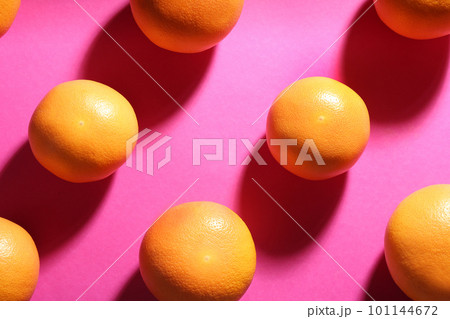 Tasty ripe grapefruits on magenta background, flat lay 101144672