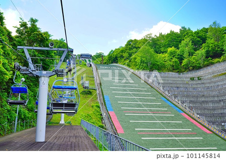 夏の大倉山ジャンプ競技場のリフト (北海道札幌市) 夏の大倉山ジャンプ競技場のリフト (北海道札幌市) 101145814
