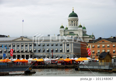観光船から望むヘルシンキの港湾風景 101148067