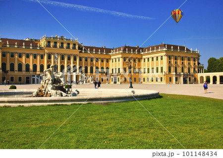 ウイーンの華麗なシェーンブルン宮殿 101148434