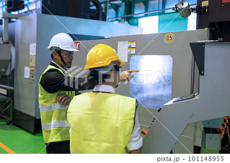 factory audit manager point finger to microchip machine screen factory audit manager point finger to microchip machine screen 101148955