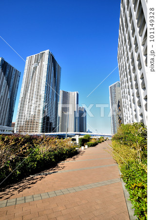 勝どきエリア  朝潮運河沿いに建ち並ぶタワーマンション群の風景 101149328