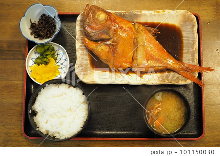 美味しそうな金目鯛の煮つけ定食 美味しそうな金目鯛の煮つけ定食 101150030