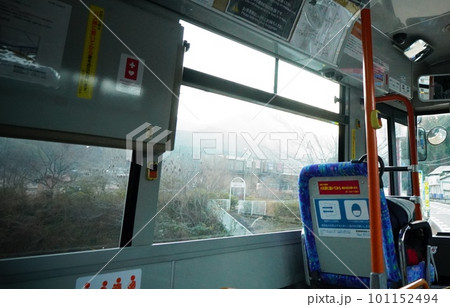 地方バスからの車窓からの写真素材 [101152494] - PIXTA