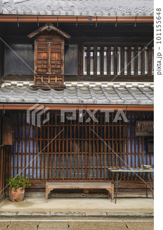 古い建物　うだつの上がる町並み（美濃市） 101155648