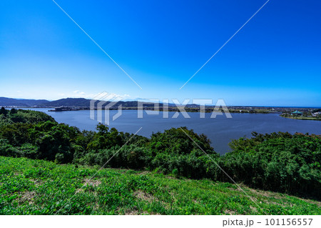 出雲山展望台から見た東郷池1　鳥取県東伯郡湯梨浜町 101156557