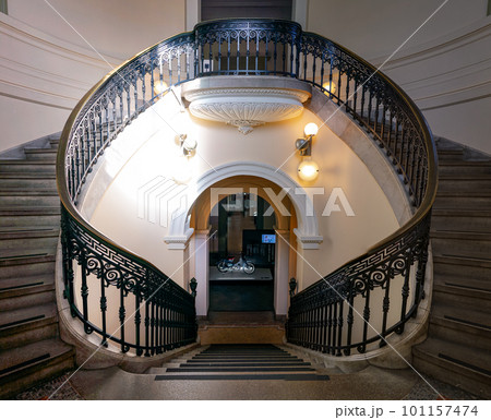 優雅な表慶館の階段室 東京国立博物館  101157474