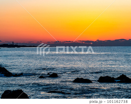 千葉県南房総の海岸から望む夜明け前の太平洋 千葉県南房総の海岸から望む夜明け前の太平洋 101162738