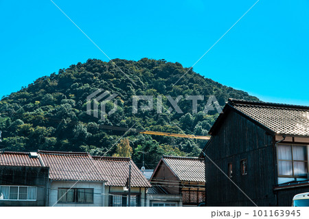 【重要伝統的建造物群保存地区】打吹玉川 街並みと打吹山2 鳥取県倉吉市 【重要伝統的建造物群保存地区】打吹玉川 街並みと打吹山2 鳥取県倉吉市 101163945